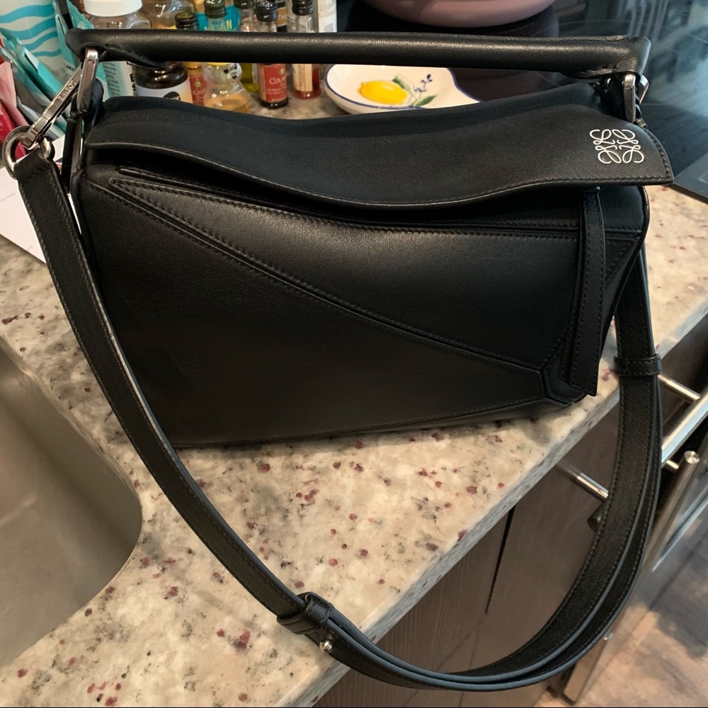GUC - Loewe Puzzle Bag in Black Calfskin, Black